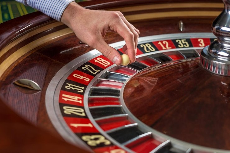 Multi-Bet slip showing Liga 1 match, live blackjack, and Free Fire selections with payout calculation